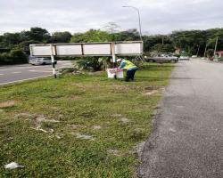 KERJA-KERJA MEMBUKA PAPAN IKLAN/BUNTING/BANNER HARAM