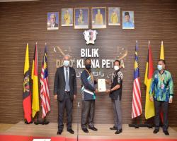 MAJLIS PENYAMPAIAN HADIAH PEMENANG DAN PENYERTAAN MENCIPTA LOGO EKSA MAJLIS BANDARAYA SEREMBAN