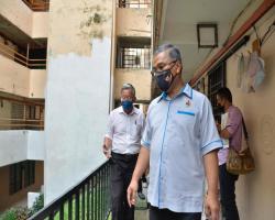 LAWATAN TURUN PADANG DATUK BANDAR KE BLOK R, S, T DAN U PROJEK PERUMAHAN RAKYAT (PPR) LOBAK