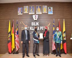 MAJLIS PENYAMPAIAN HADIAH PEMENANG DAN PENYERTAAN MENCIPTA LOGO EKSA MAJLIS BANDARAYA SEREMBAN