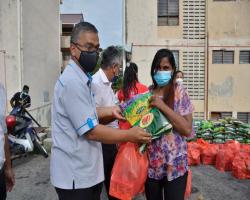 LAWATAN TURUN PADANG DATUK BANDAR KE BLOK R, S, T DAN U PROJEK PERUMAHAN RAKYAT (PPR) LOBAK