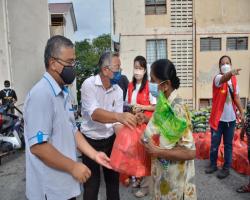 LAWATAN TURUN PADANG DATUK BANDAR KE BLOK R, S, T DAN U PROJEK PERUMAHAN RAKYAT (PPR) LOBAK