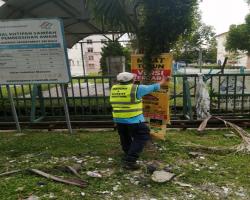 KERJA-KERJA MEMBUKA PAPAN IKLAN/BUNTING/BANNER HARAM