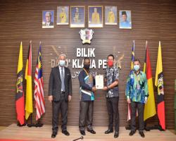 MAJLIS PENYAMPAIAN HADIAH PEMENANG DAN PENYERTAAN MENCIPTA LOGO EKSA MAJLIS BANDARAYA SEREMBAN