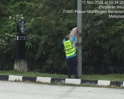 KERJA-KERJA MEMBUKA PAPAN IKLAN BUNTING BANNER HARAM