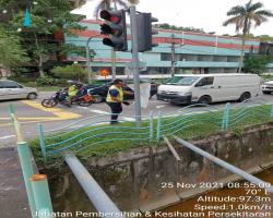 KERJA-KERJA MEMBUKA PAPAN IKLAN, BUNTING, BANNER HARAM