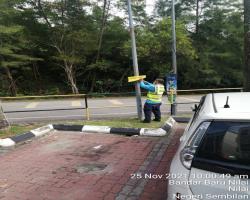 KERJA-KERJA MEMBUKA PAPAN IKLAN, BUNTING, BANNER HARAM