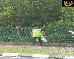 KERJA-KERJA MEMBUKA PAPAN IKLAN, BUNTING, BANNER HARAM