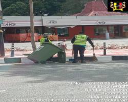 KERJA-KERJA PEMBERSIHAN JALAN JKR