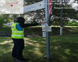 KERJA-KERJA MEMBUKA PAPAN IKLAN BUNTING BANNER HARAM 