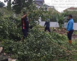  KERJA-KERJA PEMBERSIHAN SEMAK SAMUNTANAH LOT KOSONG