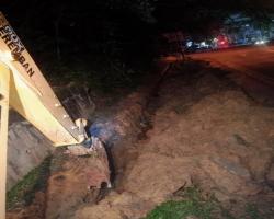 KERJA-KERJA PEMBAIKAN LONGKANG TERKAMBUS AKIBAT RUNTUHAN CERUN DI JALAN LINTANG, TERMINAL 1 SEREMBAN.TASK FORCE SEKITAR KAWASAN BBN