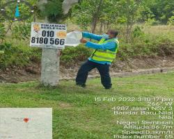 KERJA-KERJA MEMBUKA PAPAN IKLAN BANTING BANNER TIDAK SAH