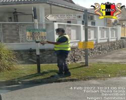 KERJA-KERJA MEMBUKA PAPAN IKLANBANTING BANNER HARAM