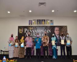 MAJLIS PENYAMPAIAN ANUGERAH PEKERJA CONTOH BULANAN BAGI BULAN JANUARI SEHINGGA DISEMBER 2021