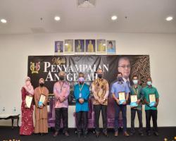 MAJLIS PENYAMPAIAN ANUGERAH PEKERJA CONTOH BULANAN BAGI BULAN JANUARI SEHINGGA DISEMBER 2021