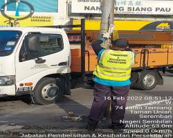 KERJA-KERJA MEMBUKA PAPAN IKLAN BUNTING BANNER HARAM 