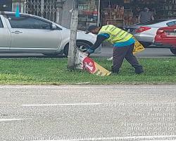 KERJA-KERJA MEMBUKA PAPAN IKLAN BUNTING BANNER HARAM 