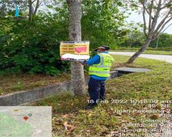  KERJA-KERJA MEMBUKA PAPAN IKLANBUNTING BANNER HARAM 
