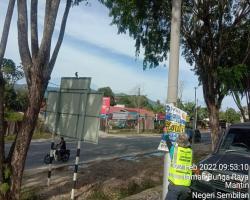  KERJA-KERJA MEMBUKA PAPAN IKLAN/BUNTING/BANNER HARAM