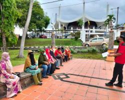 KERJA-KERJA MENANDA TAPAK PENIAGA DI TAMAN TASIK SEREMBAN.