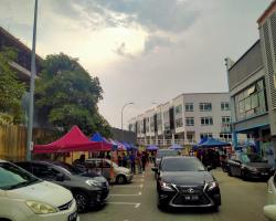 JALAN PUSAT NIAGA KUARTES KLIA 2(TAPAK PENJAJA SETEMPAT MBS)