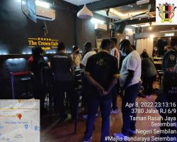 THE CROWN CAFÉ, TAMAN RASAH JAYA.