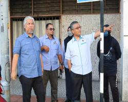 GOTONG ROYONG DI JALAN YAM TUAN