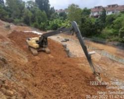 MEMBAIKPULIH CERUN RUNTUH SERTA KERJA BERKAITAN DI JALAN TERATAI 1, TAMAN MARIDA, SEREMBAN