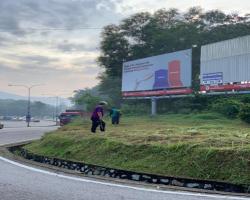 GOTONG-ROYONG DIPERSIMPANGAN PASA RAYA LOTUS