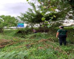 PEMBERSIHAN KAWASAN SEMAK DI JALAN UTAMA PENGHULU CANTIK-CENTRE POINT SEREMBAN.