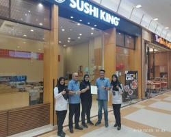 PENYERAHAN SIJIL PENGHARGAAN PREMIS MAKANAN 'A' OLEH JABATAN PEMBERSIHAN DAN KESIHATAN PERSEKITARAN, MBS