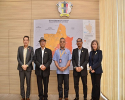 MAJLIS PENYAMPAIAN BAUCAR PEMBELIAN PAKAIAN PERSEKOLAHAN