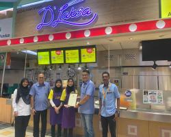 PENYERAHAN SIJIL PENGHARGAAN PREMIS MAKANAN 'A' OLEH JABATAN PEMBERSIHAN DAN KESIHATAN PERSEKITARAN, MBS