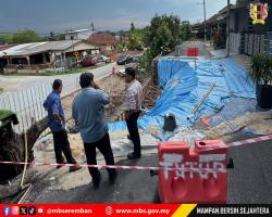 LAWATAN TURUN PADANG TUAN SETIAUSAHA MBS KE LOKASI TANAH RUNTUH