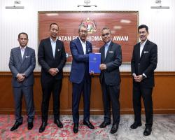 YBHG. TAN SRI WAN AHMAD DAHLAN BIN HAJI ABDUL AZIZ, KETUA PENGARAH PERKHIDMATAN AWAM (KPPA) MENYAMPAIKAN WATIKAH PENEMPATAN KEPADA ENAM (6) PEGAWAI DI PEJABAT YBHG. TAN SRI KPPA.