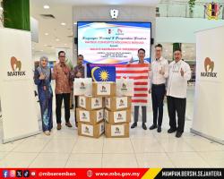 PENYERAHAN BENDERA JALUR GEMILANG DARIPADA MATRIX CONCEPTS HOLDINGS BERHAD KEPADA MBS
