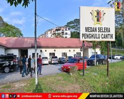 LAWATAN TURUN PADANG DATUK BANDAR KE MEDAN SELERA PENGHULU CANTIK