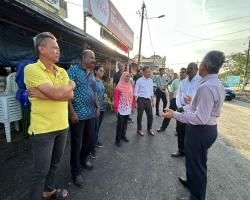 DATUK BANDAR TURUN KE LOKASI BANJIR KG. BARU RAHANG