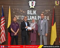 SESI PENYERAHAN SURAT KENAIKAN PANGKAT, PENGISIAN JAWATAN DAN PEMANGKUAN SERTA BACAAN IKRAR (AKU JANJI) PEGAWAI - PEGAWAI LANTIKAN BAHARU, MAJLIS BANDARAYA SEREMBAN