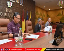 SESI PENYERAHAN SURAT KENAIKAN PANGKAT, PENGISIAN JAWATAN DAN PEMANGKUAN SERTA BACAAN IKRAR (AKU JANJI) PEGAWAI - PEGAWAI LANTIKAN BAHARU, MAJLIS BANDARAYA SEREMBAN