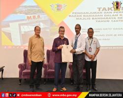 MAJLIS PENYERAHAN SURAT LANTIKAN PENGANJURAN BAZAR RAMADAN DALAM KAWASAN MAJLIS BANDARAYA SEREMBAN