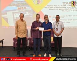 MAJLIS PENYERAHAN SURAT LANTIKAN PENGANJURAN BAZAR RAMADAN DALAM KAWASAN MAJLIS BANDARAYA SEREMBAN