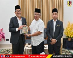 KUNJUNGAN HORMAT DATUK BANDAR MBS KEPADA YTM UNDANG LUAK SUNGEI UJONG
