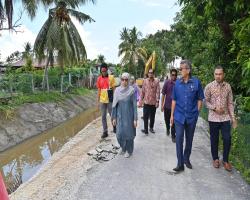 DATUK BANDAR TINJAU PROJEK MENAIKTARAF LONGKANG MONSOON KG. JIBOI