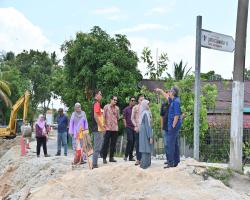 DATUK BANDAR TINJAU PROJEK MENAIKTARAF LONGKANG MONSOON KG. JIBOI