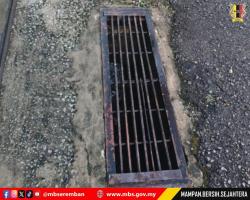 DATUK BANDAR MENYANTUNI PENGADU