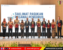 SIMBOLIK PENYERAHAN WRIT & TAKLIMAT PASUKAN PEGAWAI PENGURUS PRU DUN NEGERI SEMBILAN KE-16