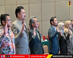 SIMBOLIK PENYERAHAN WRIT & TAKLIMAT PASUKAN PEGAWAI PENGURUS PRU DUN NEGERI SEMBILAN KE-16