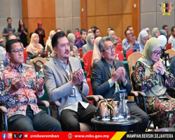 SIMBOLIK PENYERAHAN WRIT & TAKLIMAT PASUKAN PEGAWAI PENGURUS PRU DUN NEGERI SEMBILAN KE-16
